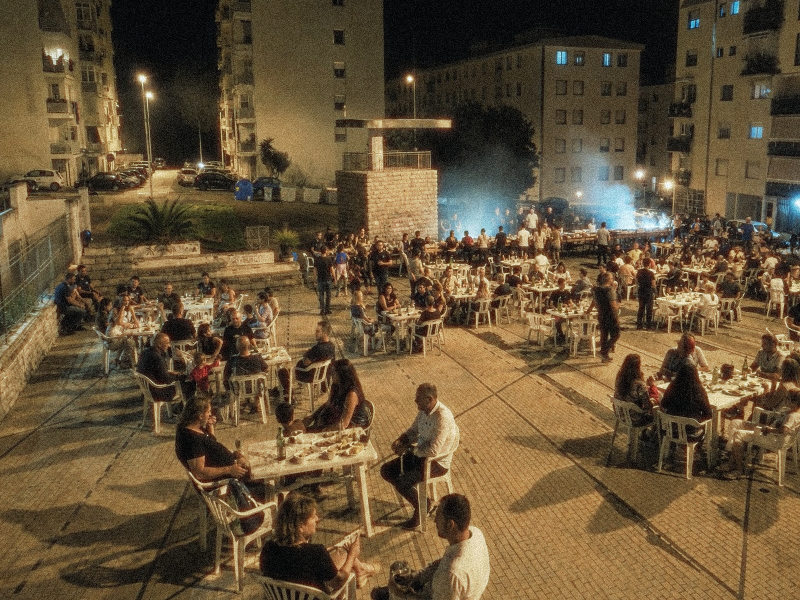 La piazza immaginata durante la festa